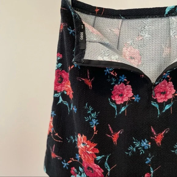 ⭐️HP⭐️ Oasis Floral Mini Skirt - Picture 3 of 5